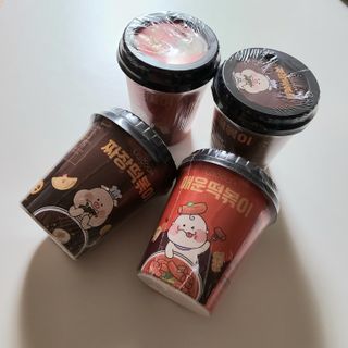 유비쿡 컵떡볶이 매운컵떡볶이2개/ 짜장컵떡볶이 2개  총 4개세트 — 5점을 준 리뷰어가 2021년 5월 올린 사용 사진