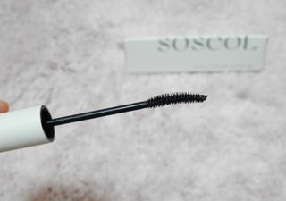 더소설 소설 블랙아이래쉬 세럼 10g(SOSEOL BLACK EYELASH SERUM 10g) — 5점을 준 리뷰어가 2023년 12월 올린 사용 사진