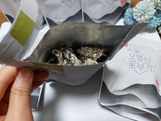 오봉산꽃부각 [만나식품] 오봉산 꽃부각 3가지 맛(오리지널, 새우맛, 매운고추맛) — 5점을 준 리뷰어가 2023년 1월 올린 사용 사진
