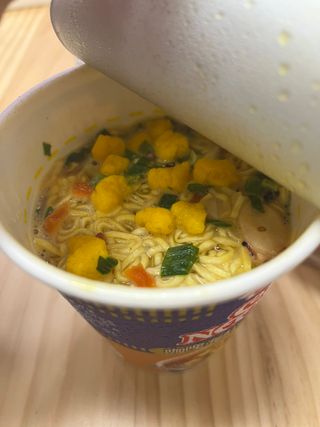 NISSIN 닛신 컵누들  4종 - 씨푸드오리지날, 씨푸드 스파이시, 씨푸드 커리, 씨푸드 XO소스 — 5점을 준 리뷰어가 2022년 12월 올린 사용 사진