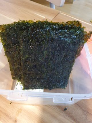 [해림맛김] 들기름에 구운 바삭바삭 김 4종 세트 + 1종 랜덤발송 총5개입 — 5점을 준 리뷰어가 2021년 2월 올린 사용 사진