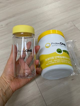프로티원 단백질쉐이크 녹차맛 2주분 1통+보틀 — 5점을 준 리뷰어가 2021년 4월 올린 사용 사진
