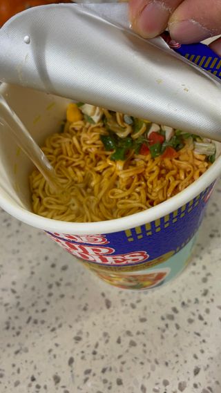 NISSIN 닛신 컵누들  4종 - 씨푸드오리지날, 씨푸드 스파이시, 씨푸드 커리, 씨푸드 XO소스 — 5점을 준 리뷰어가 2022년 3월 올린 사용 사진