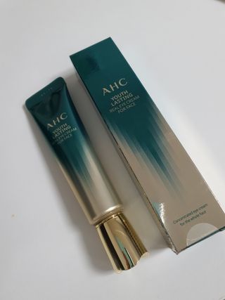 [NEW 탄력유턴 아이크림] AHC 유스 래스팅 리얼 아이크림 포 페이스 — 5점을 준 리뷰어가 2021년 3월 올린 사용 사진
