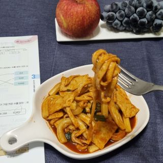 [푸딩팩토리] 요즘누들떡볶이540g + 매콤누들떡볶이 470g — 5점을 준 리뷰어가 2022년 9월 올린 사용 사진
