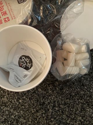 나우  [요리궁리] 매콤달콤 꽃떡볶이 6개입 세트 — 4점을 준 리뷰어가 2025년 1월 올린 사용 사진