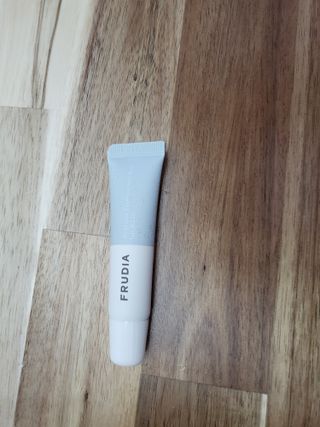 [후르디아] 올리브영 착한보습 비건 립버터 2종 — 4.5점을 준 리뷰어가 2022년 2월 올린 사용 사진