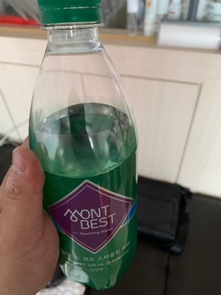 몽베스트 Montbest with Sparkling water Plain 20병 — 4.5점을 준 리뷰어가 2021년 10월 올린 사용 사진