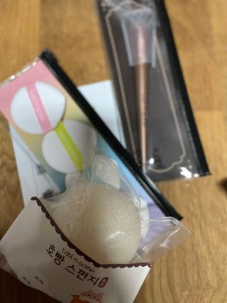 [툴앤썸] 메이크업 브러시로 바르고 호빵 스펀지로 클렌징하는 A-Z 뷰티툴 5종 — 5점을 준 리뷰어가 2021년 1월 올린 사용 사진