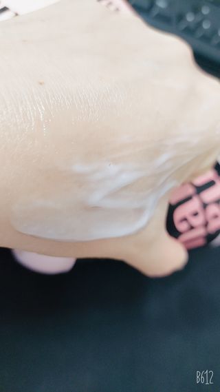 난나 살몬 스파이더 검버섯 미백 톤업 화이트닝 연어 앰플 크림 300ml 대용량 — 5점을 준 리뷰어가 2022년 8월 올린 사용 사진