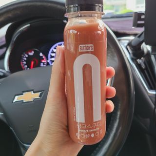 BLENDY'S 핑크 스무디+블론디 스무디 — 5점을 준 리뷰어가 2021년 9월 올린 사용 사진