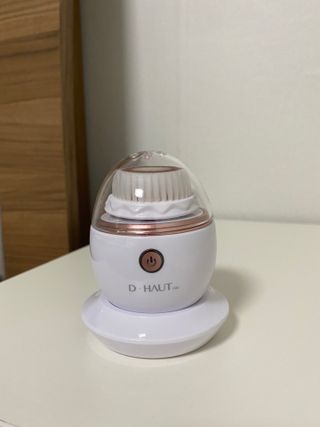 디하우트 랩 디하우트랩 클렌징 피부관리기 진동클렌저 실리콘+2종 인조모 브러시 — 5점을 준 리뷰어가 2021년 11월 올린 사용 사진