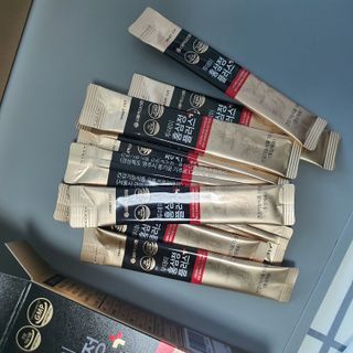 서울약사신협_투데이홍삼정플러스스틱_10g x 60포 — 5점을 준 리뷰어가 2021년 7월 올린 사용 사진