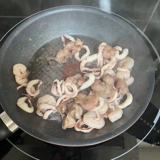 화끈한녀석들 새오똥400g 새우,오징어,똥집 볶음요리 소스,밀떡, 참기름 포함 — 5점을 준 리뷰어가 2022년 11월 올린 사용 사진