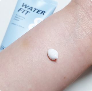 나우 [리브엠]피부 속부터 겹겹이, 촘촘하게! 워터핏8중 수분착붙 크림 — 4점을 준 리뷰어가 2025년 5월 올린 사용 사진