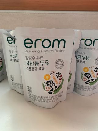 이롬 황성주 박사의 국산콩 두유 검은콩과 17곡 프리미엄 — 5점을 준 리뷰어가 2021년 5월 올린 사용 사진