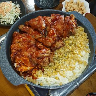 [오늘통닭 수유본점] 콘치즈닭 — 5점을 준 리뷰어가 2021년 1월 올린 사용 사진