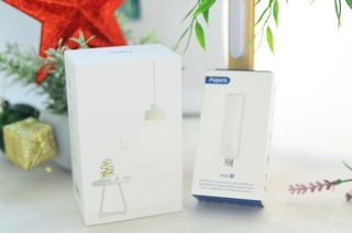 아카라 조명 스위치를 누워서 끄는 방법 (스마트 조명 스위치 2구 + 무선 리모트 스위치 1구 T1, 스마트 허브 E1) — 5점을 준 리뷰어가 2021년 12월 올린 사용 사진
