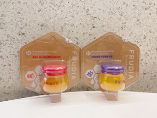 [후르디아] 올리브영 꿀과즙 립밤 2종 (블루베리/석류) — 5점을 준 리뷰어가 2022년 11월 올린 사용 사진