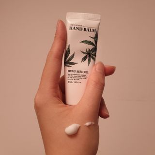 버텍스넘버원 버텍스 넘버원 햄프씨드오일 핸드밤, 바디크림 — 5점을 준 리뷰어가 2022년 4월 올린 사용 사진