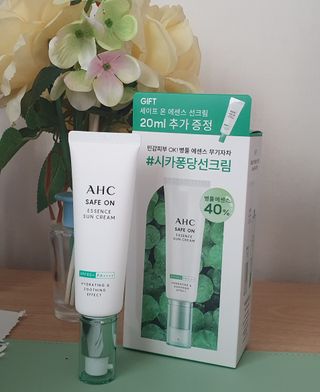 [AHC] 세이프온 에센스 선크림 올리브영 스페셜 증정 기획세트 — 5점을 준 리뷰어가 2022년 6월 올린 사용 사진