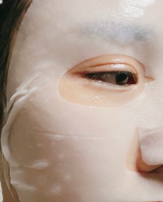 나우 [뉴니스] 수분 마스크 히알루론 씰 x 5매 — 5점을 준 리뷰어가 2025년 1월 올린 사용 사진