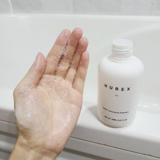 [HUREX] 휴렉스 볼류마이징 탈모완화 기능성 샴푸 본품+휴대용 — 5점을 준 리뷰어가 2021년 8월 올린 사용 사진