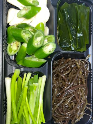 마라도푸드 포항 구룡포 햇 과메기 야채세트 마라도회식당 꽁치 — 5점을 준 리뷰어가 2023년 10월 올린 사용 사진