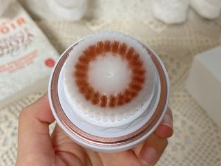 디하우트 랩 디하우트랩 클렌징 피부관리기 진동클렌저 실리콘+2종 인조모 브러시 — 5점을 준 리뷰어가 2021년 12월 올린 사용 사진