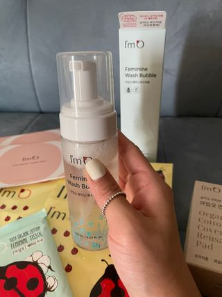 아임오 페미닌워시 150ML + 페미닌티슈6입 + 아임오스티커 + 쿠폰북 — 5점을 준 리뷰어가 2021년 10월 올린 사용 사진