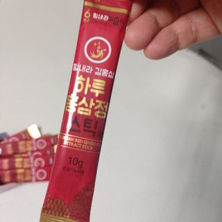 힘내라김홍삼 하루홍삼정스틱 10g x 10포 — 4점을 준 리뷰어가 2021년 3월 올린 사용 사진