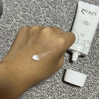 렉스리 데일리 톤업 크림 Rexri Daily Tone Up Cream — 4.5점을 준 리뷰어가 2022년 8월 올린 사용 사진