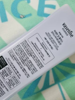 [과일나라] 바세린 모이스처 바디로션 1000ml 2종 — 5점을 준 리뷰어가 2021년 10월 올린 사용 사진
