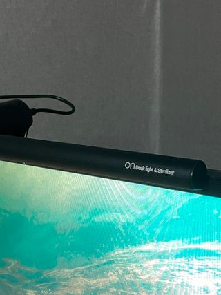 TOMO GRAPHY 나 있을땐 환한 조명 나 없을땐 확실한 살균 ★ DESK LIGHT & STERILIZER [ON] ★ — 4점을 준 리뷰어가 2021년 11월 올린 사용 사진