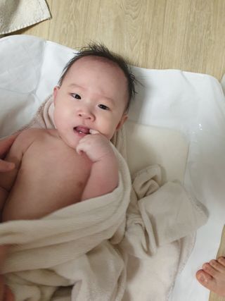 mom e 맘이 내추럴 베이비 케어 크림+바디오일 — 5점을 준 리뷰어가 2021년 1월 올린 사용 사진