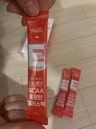 [인디닥터] 타이탄 BCAA 프로틴 젤리스틱 — 3점을 준 리뷰어가 2022년 4월 올린 사용 사진