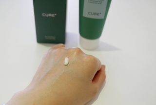김정문알로에 큐어 큐어 인텐시브 알로에 배리어 릴리프 크림 100g — 5점을 준 리뷰어가 2021년 4월 올린 사용 사진