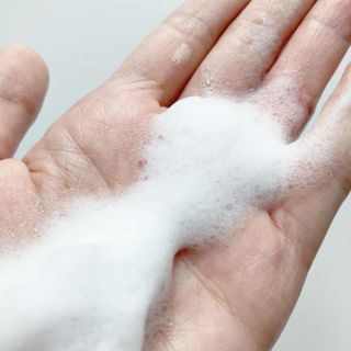 아미퓨어 [라이브] 피부장벽 강화를 위한 머랭 버블 클렌저 천연계면활성제로 온가족 사용가능 — 5점을 준 리뷰어가 2021년 7월 올린 사용 사진