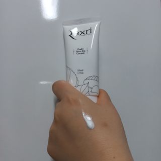 렉스리 데일리 톤업 크림 Rexri Daily Tone Up Cream — 5점을 준 리뷰어가 2022년 11월 올린 사용 사진