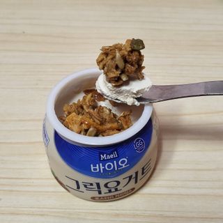 매일바이오 그릭요거트 오리지널 플레인 4개, 로스터리 커피믹스 4개 — 5점을 준 리뷰어가 2021년 12월 올린 사용 사진