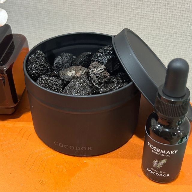 [코코도르] 스톤 에센셜 디퓨저 세트 (틴케이스+스톤+에센셜오일 20ml*2ea) 리뷰 사진