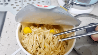 NISSIN 닛신 컵누들  4종 - 씨푸드오리지날, 씨푸드 스파이시, 씨푸드 커리, 씨푸드 XO소스 — 5점을 준 리뷰어가 2022년 11월 올린 사용 사진