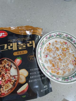 씨알푸드 씨알로 그래놀라 2종 후르츠+크랜베리 아몬드 — 5점을 준 리뷰어가 2022년 7월 올린 사용 사진
