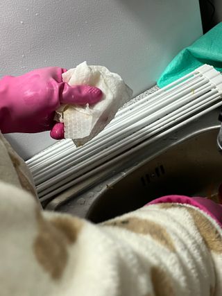 부직포나라 중금속유해물질ZERO 뜯어쓰는 주방 일회용수세미 60매 2매 — 5점을 준 리뷰어가 2022년 11월 올린 사용 사진