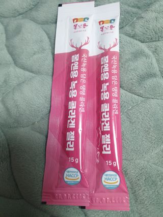 [몸엔용] 녹용 담은 탱탱 콜라겐 녹용 콜라겐 젤리 15g x 20포 — 4점을 준 리뷰어가 2022년 4월 올린 사용 사진