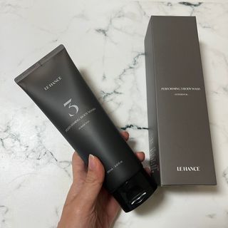 르핸스 퍼포밍 3 바디워시 비반트포렛/베티버포그 — 4점을 준 리뷰어가 2023년 1월 올린 사용 사진