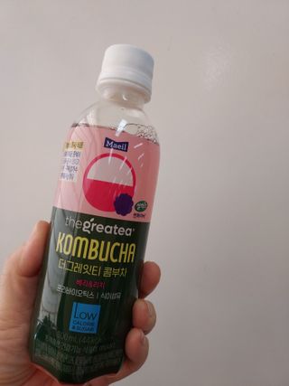 더그레잇티 콤부차 [매일유업] 더그레잇티 44kcal 콤부차 300ml *12개입 (오리지널 6개+베리리치 6개) — 5점을 준 리뷰어가 2023년 7월 올린 사용 사진