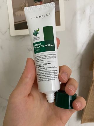 랑벨 랑바이오 블랙 시카 크림 50ml(블랙비 프로폴리스, 시카 4종, 판테놀 10 함유) — 5점을 준 리뷰어가 2022년 6월 올린 사용 사진
