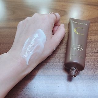 산다화 비타민C 화이트닝 크림 — 4점을 준 리뷰어가 2023년 4월 올린 사용 사진