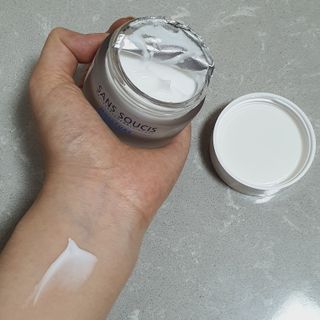 산수시 아쿠아 베네핏 24h 수부지 물광 속건조 수분크림 50ml — 5점을 준 리뷰어가 2021년 6월 올린 사용 사진